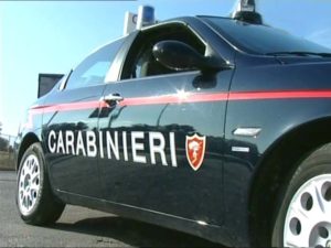 Spari contro l’auto di un parrucchiere, illeso il conducente