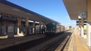 Calabria – Sulla Jonica il caso del mini-Intercity, costa di meno ma si viaggia in littorina