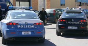 Entrano in casa e tentano di asportare cassaforte, arrestati tre ladri