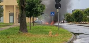 Esplode auto a gas, in gravi condizioni il conducente