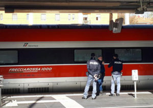 Vede l’ex fidanzata sul treno con un altro e l’accoltella, fermato a Bologna 47enne calabrese