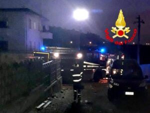 Squillace, nuovo incendio in una ditta trattamento rifiuti