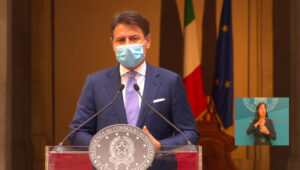 Conte presenta il nuovo Dpcm: “Dobbiamo tutelare salute e scongiurare lockdown generalizzato”