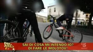 Striscia la Notizia a San Luca, la protesta di cittadini e istituzioni