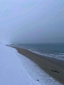 La Calabria nella morsa del gelo, neve anche sulla costa