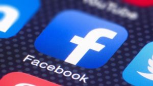 La Cassazione: “Vietato pubblicare su facebook documenti che rivelano i debiti”