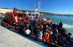 Tre sbarchi di migranti in Calabria in poche ore