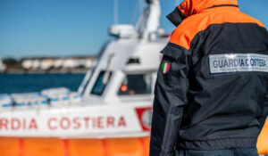 Tragico naufragio di migranti nel Mar Jonio, muore una donna incinta. Sopravvissuti trasferiti in Calabria