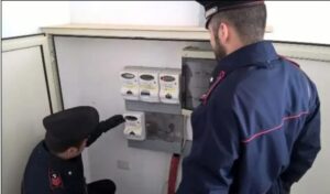 Controlli dei carabinieri nel soveratese, scoperti anche allacci alla rete elettrica abusivi