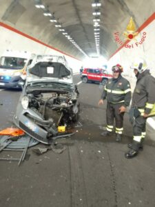 Incidente sulla Statale 106 a Catanzaro, sei feriti