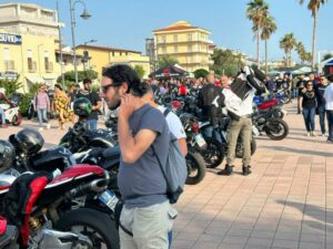 Migliaia di persone a Falerna per il raduno regionale di auto e moto