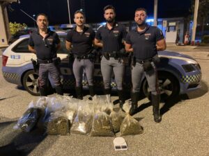 In viaggio sull’A2 con 13 sacchi di marijuana, tre 20enni arrestati