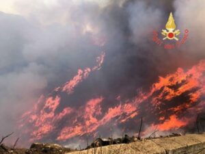 Incendi in Calabria, 70 interventi dei vigili del fuoco