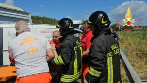 Incidente sulla Statale 107, due feriti