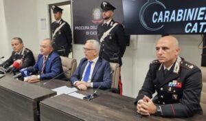 ‘Ndrangheta, operazione “Karpanthos” coordinata dalla DDA di Catanzaro: 44 arresti per traffico di droga, armi e rapine