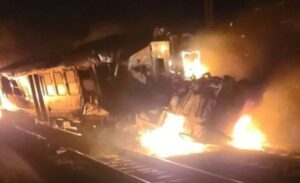 Tragico incidente in Calabria, treno travolge autoarticolato: due morti