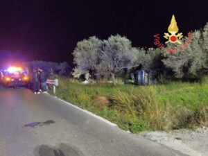 Incidente nella notte sulla SS106 a Isca sullo Jonio, morto conducente