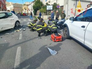 Incidente tra due auto e una moto a Catanzaro