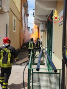 Fuga di gas nel Catanzarese con fiamma, danni alle strutture esterne delle abitazioni