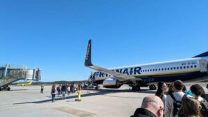 Volo Ryanair Crotone-Bologna in ritardo di oltre 3 ore, rimborso 250 euro ai passeggeri