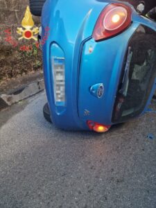 Incidente stradale a Catanzaro, conducente trasportato in ospedale