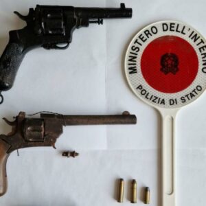 Deteneva due revolver tra i materassi, un arresto