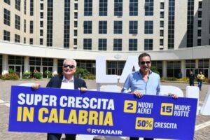 Ryanair punta sulla Calabria: 15 nuove rotte per l’inverno e l’estate 2025