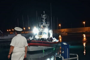 Sbarco di migranti a Isca sullo Ionio, arrivati in 70 su una barca a vela