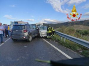 Tragico incidente sulla Statale 106, muore una donna