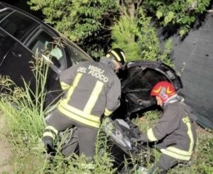 Auto finisce fuori strada sulla SP 47, due feriti