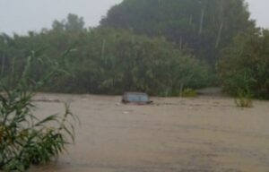 Maltempo: auto travolta dalla piena di un torrente, in salvo una donna