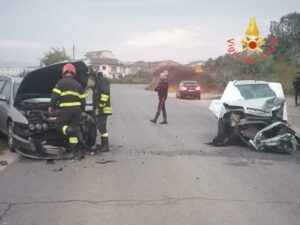 Tragico scontro tra due auto, un morto e un ferito