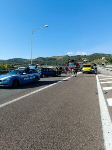 Tragico incidente sulla Statale 106 Var, muore una giovane e due feriti gravi