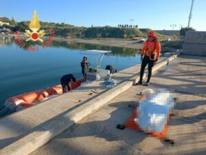 Recuperato il cadavere di un uomo in mare a Catanzaro Lido